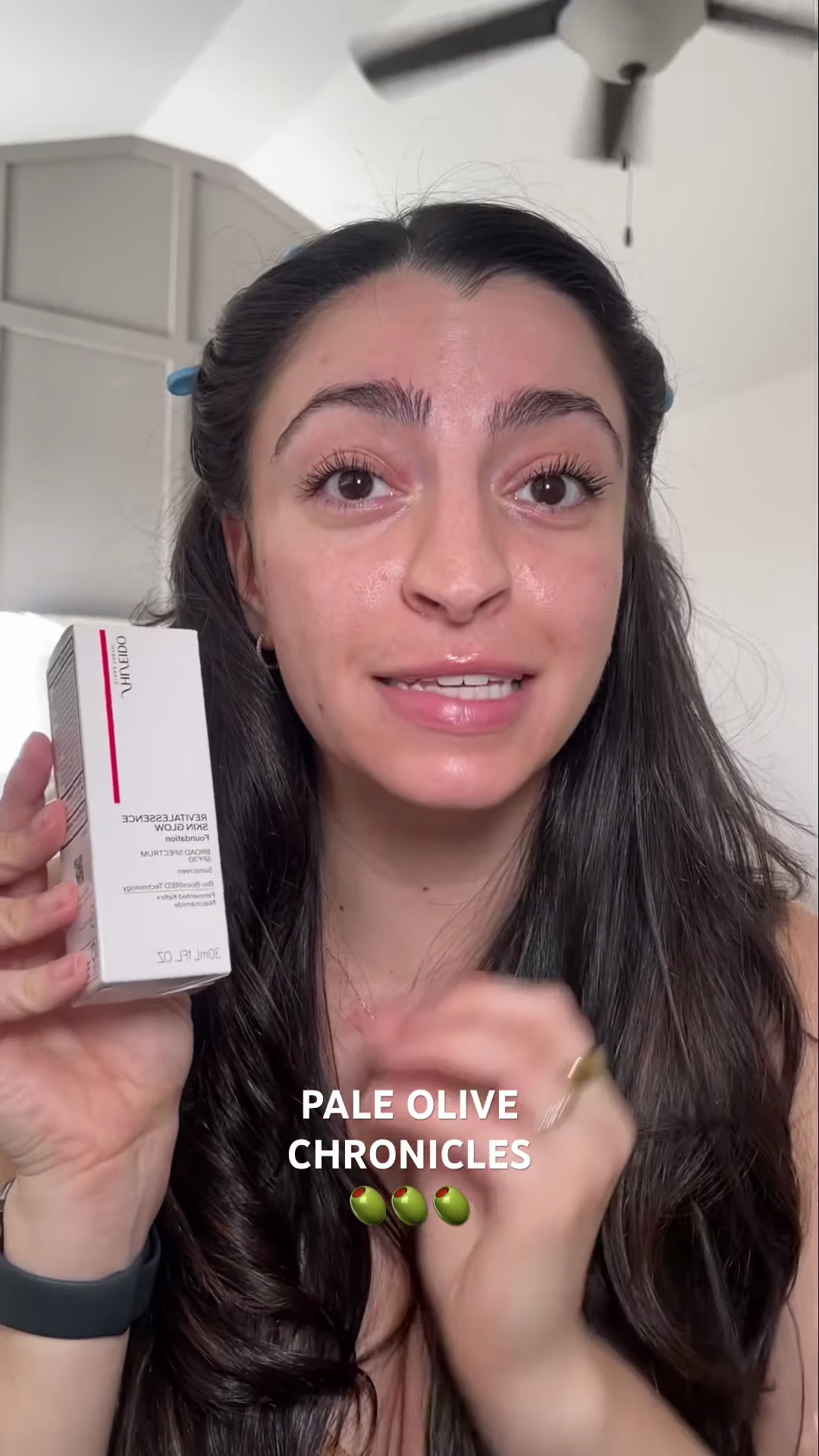 Close-up of Andreanna applying Chaso Revital Lescent Skin Glow Foundation with fingertips