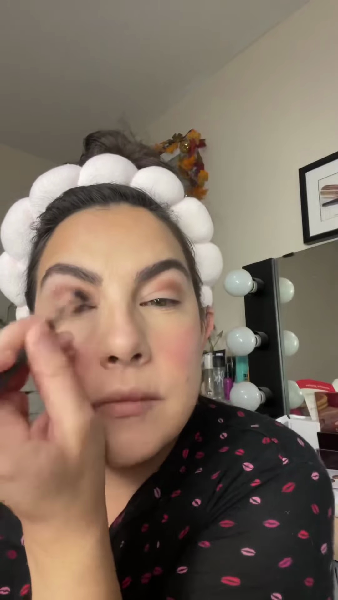 Emily applying matte eyeshadow to the crease with a fluffy brush